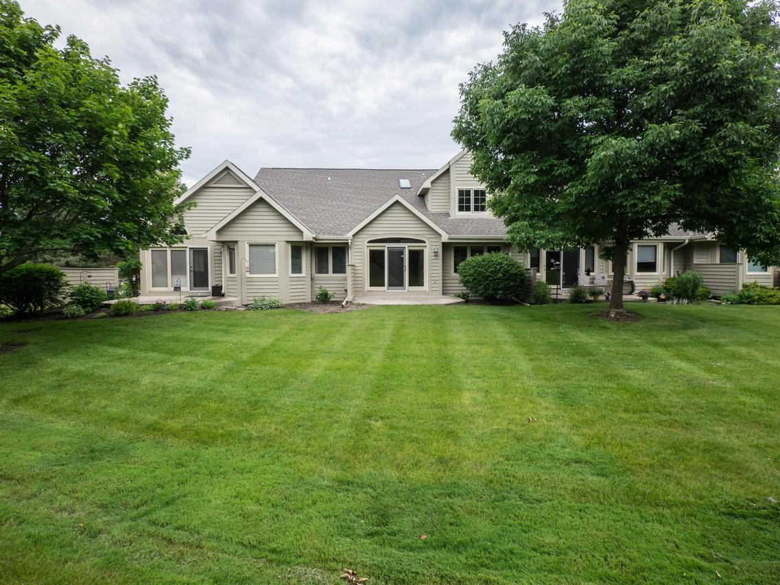 N21W24191 Dorchester Dr. #B, Pewaukee, WI 53072