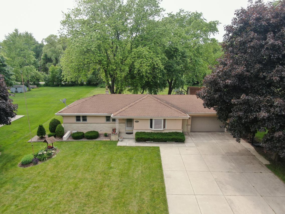 5535 S Saint Marys Dr., New Berlin, WI 53151