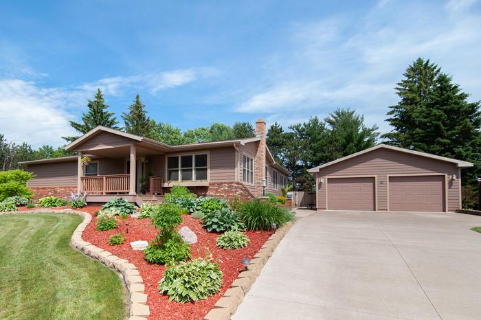 W7042 Meadow Pl., Onalaska, WI 54650