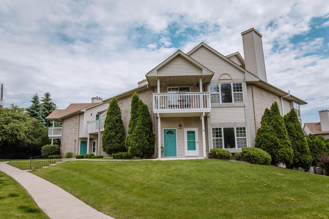 11200 W Gilbert Ave #G, Wauwatosa, WI 53226