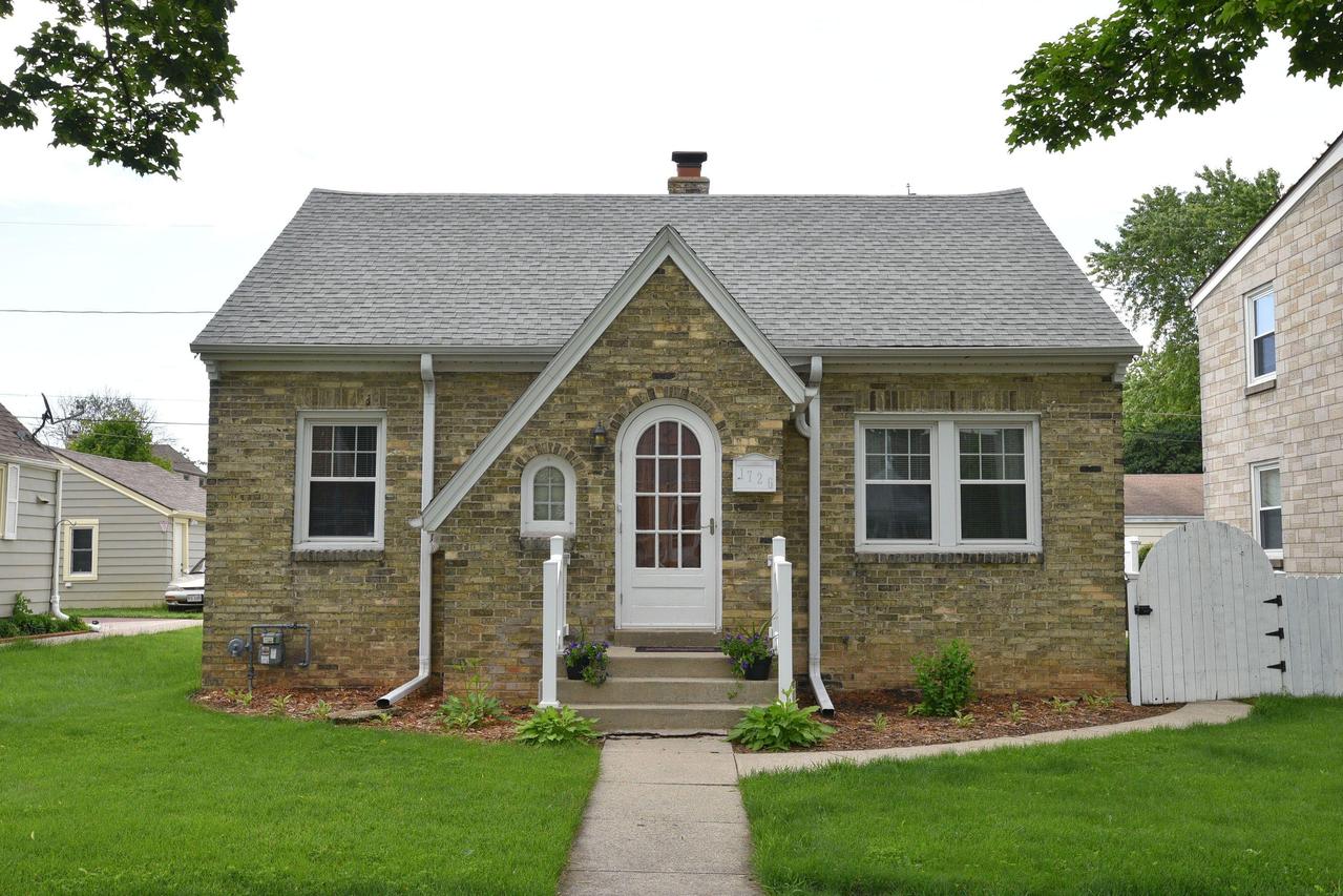 1726 S 53rd St, West Milwaukee, WI 53214