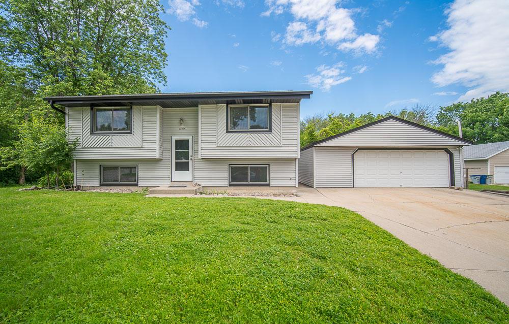 6005 N River Tr., Milwaukee, WI 53225