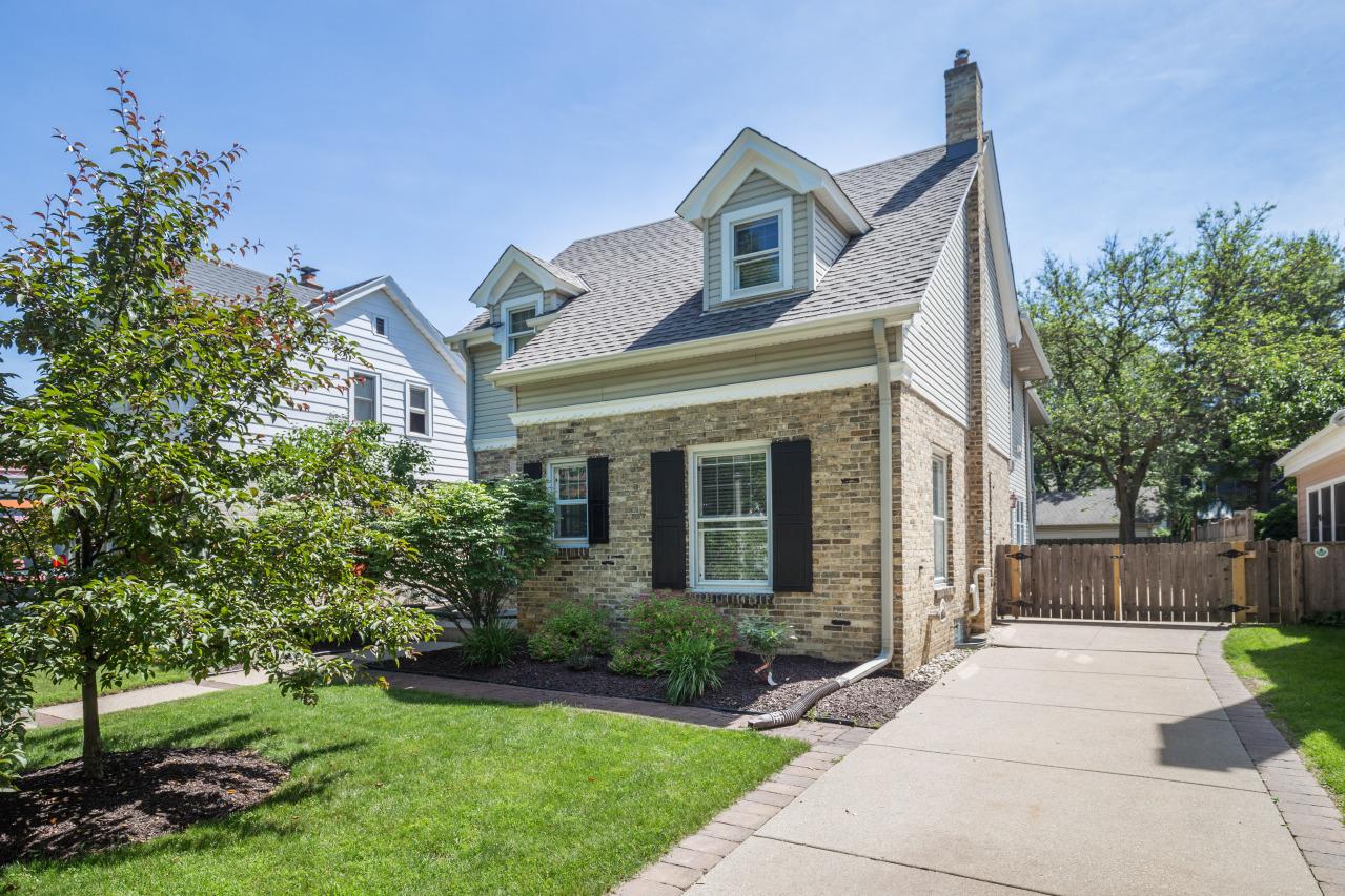 5568 N Kent Ave, Whitefish Bay, WI 53217