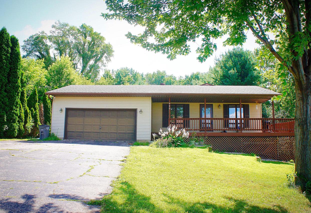 405 Hillcrest Dr, Holmen, WI 54636