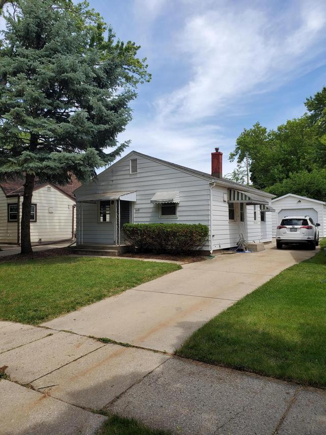 2132 S 98th St, West Allis, WI 53227