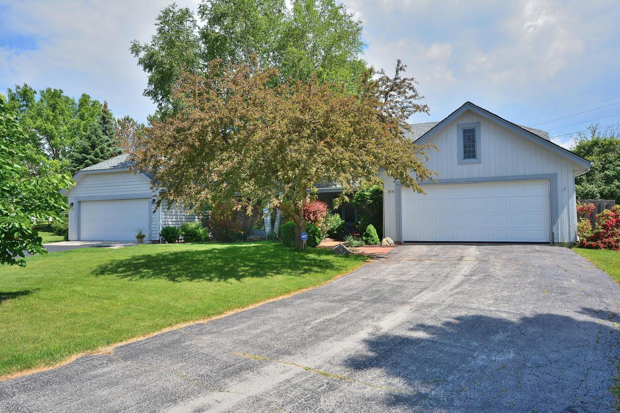 8586 N Meadowside Ct, Brown Deer, WI 53223