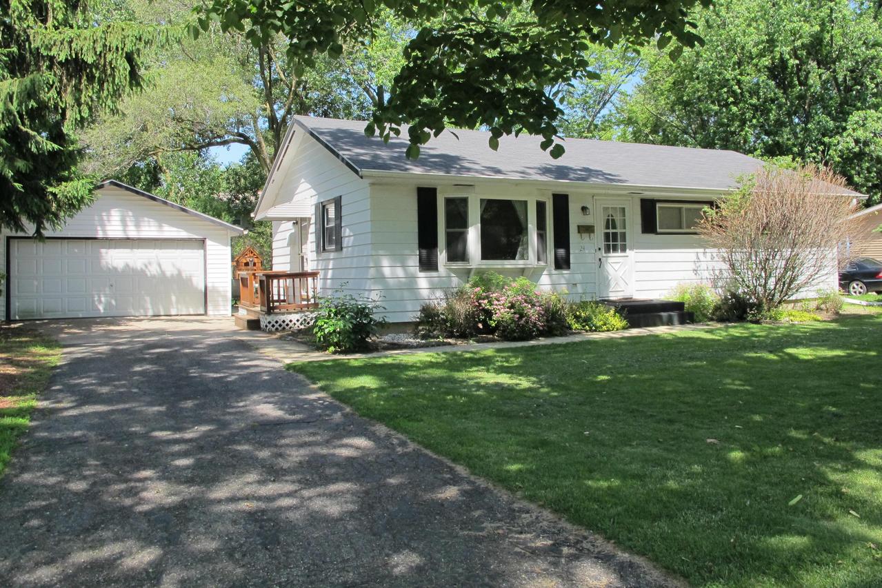 24 Ridgway St, Elkhorn, WI 53121