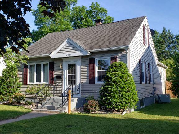 3021 Parkridge Ave, Marinette, WI 54143
