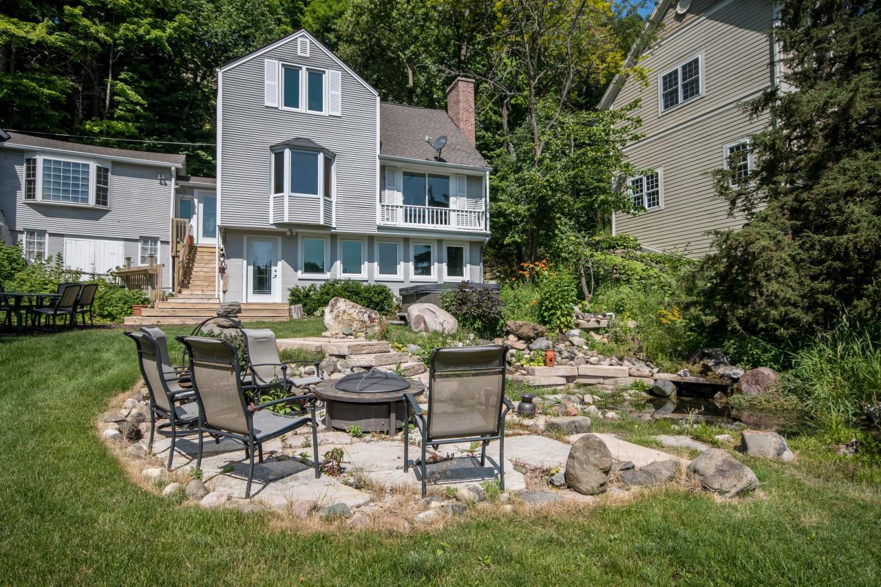 5538 Point Dr, West Bend, WI 53095