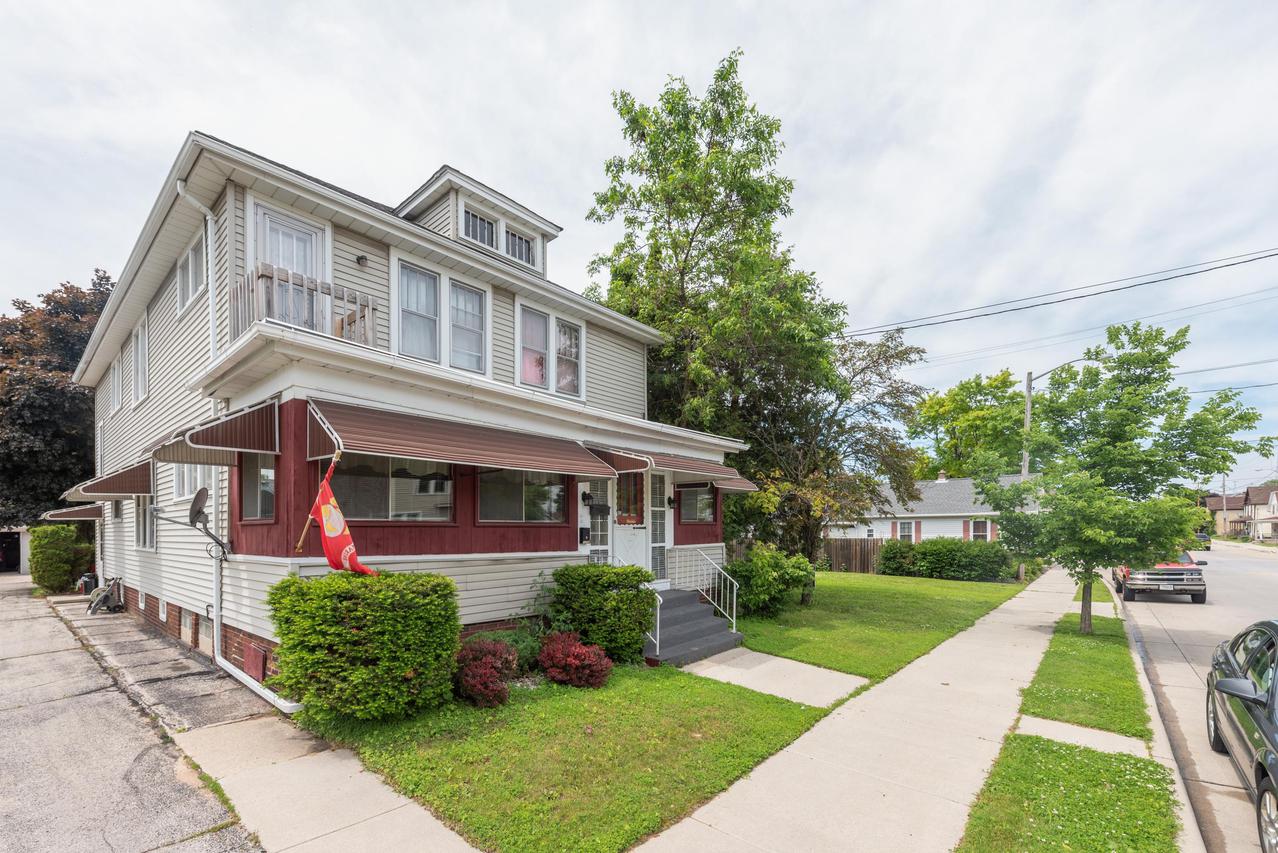 1310 S 10th St, Manitowoc, WI 54220