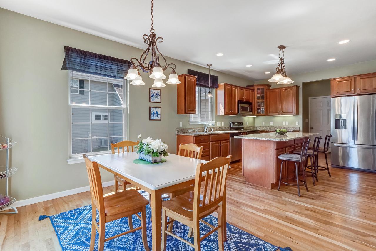 216 Jersey Cir, Waukesha, WI 53188