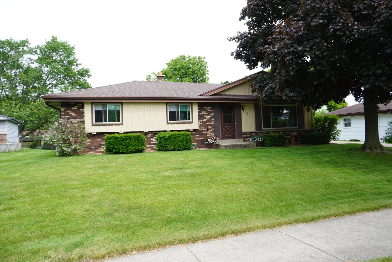 7670 S Quincy Ave, Oak Creek, WI 53154