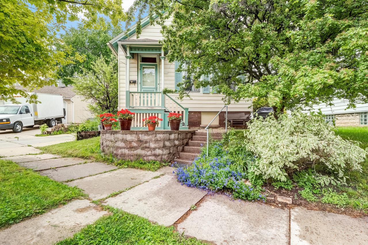 2115 N Bartlett Ave, Milwaukee, WI 53202