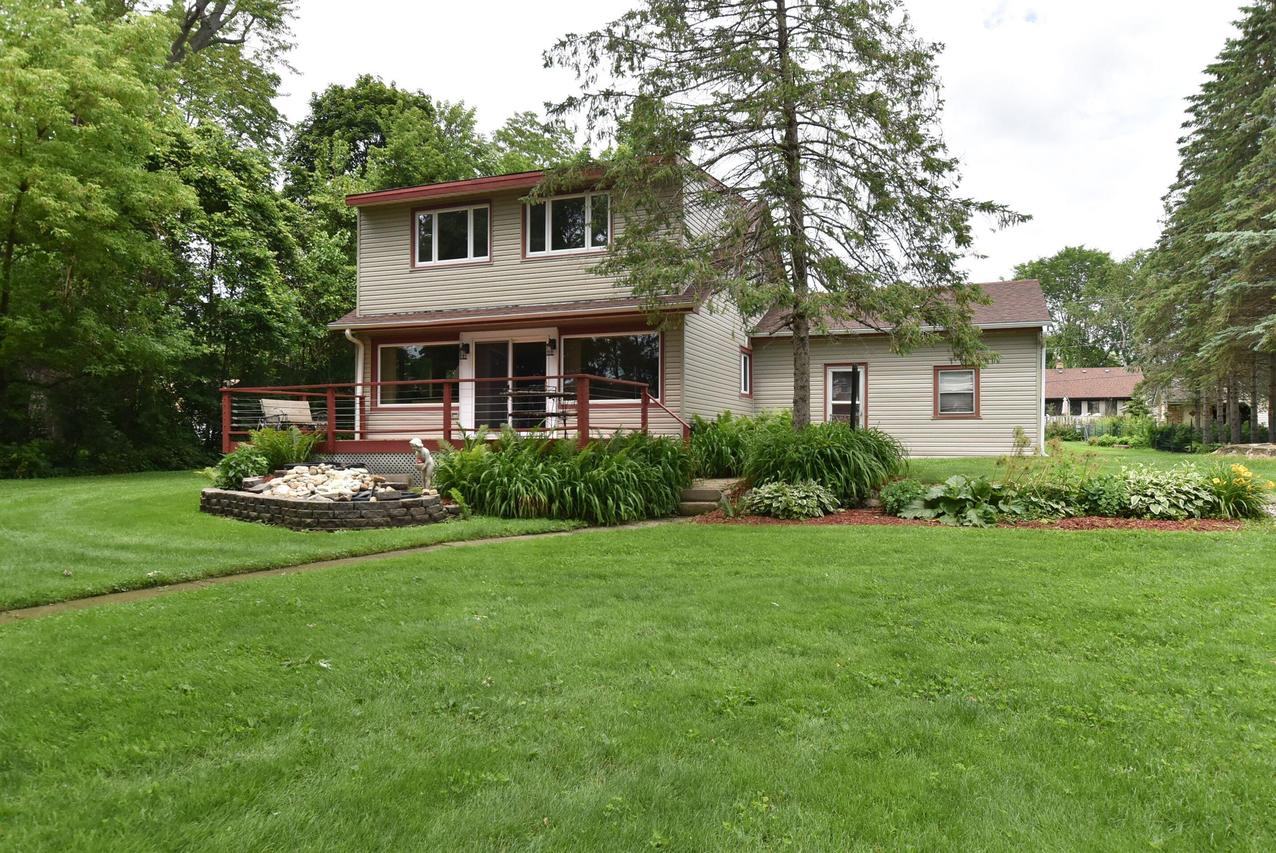 S106W20741 N Shore Dr, Muskego, WI 53150