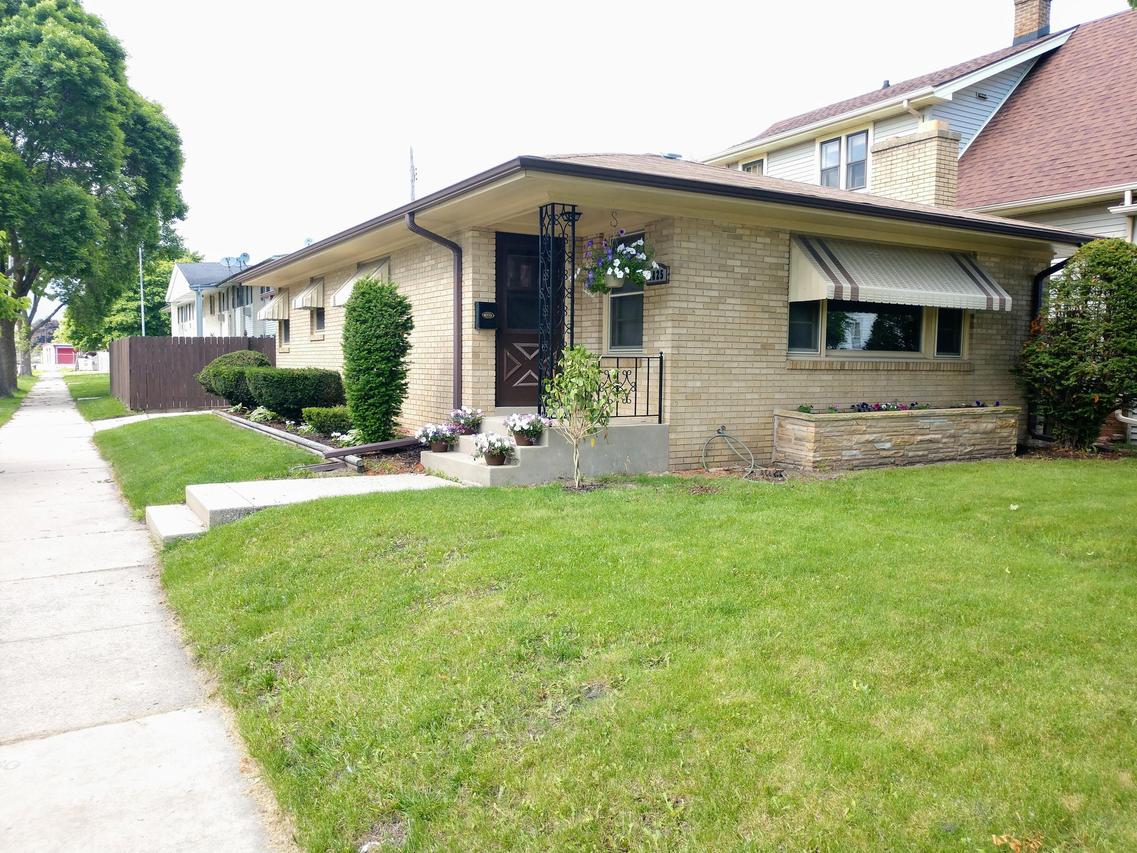1825 Thurston Ave, Racine, WI 53403