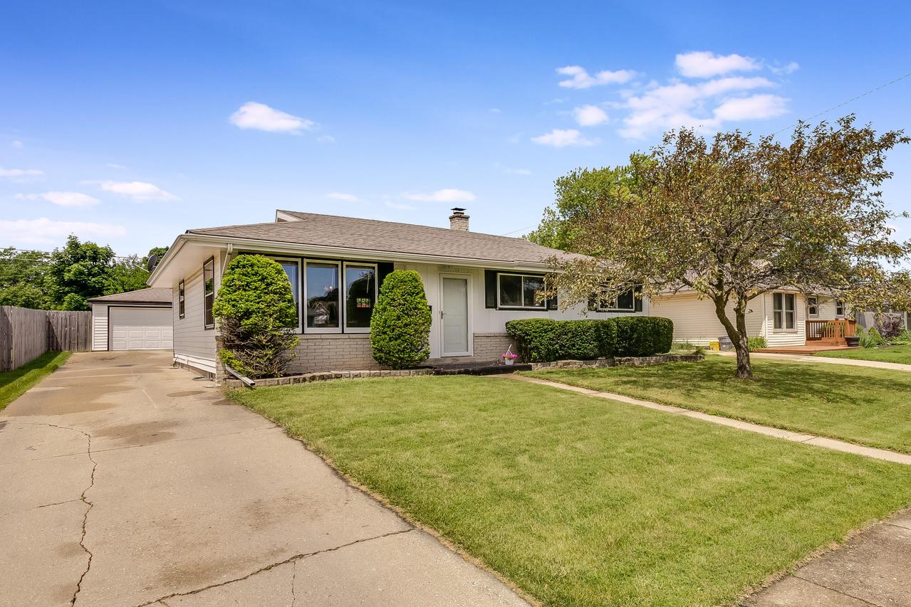 1832 18th Ave, Kenosha, WI 53140