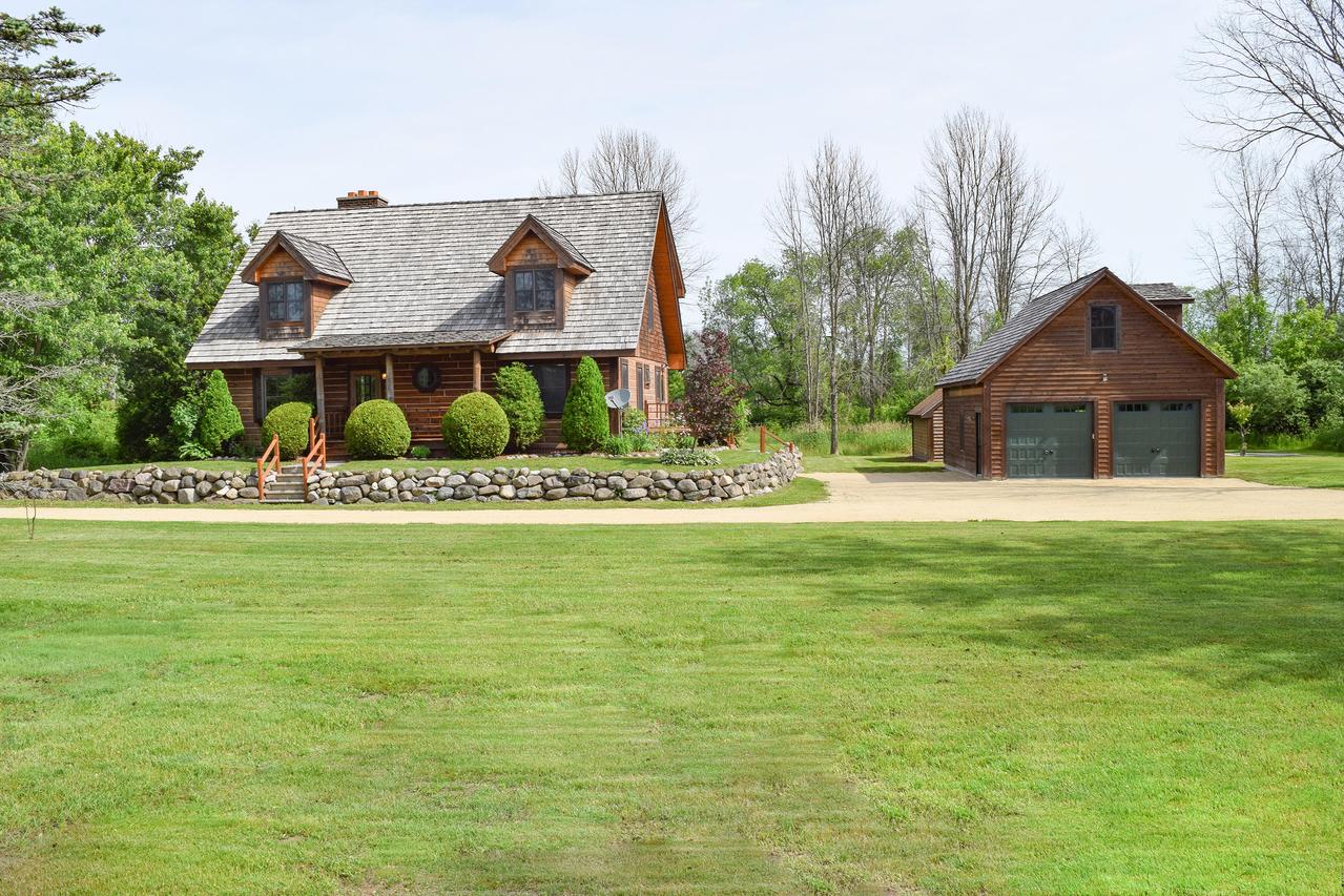 1198 Spring Valley, Jackson, WI 53037