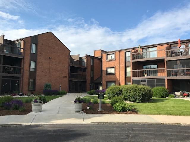 6100 W Stonehedge Dr #366, Greenfield, WI 53220