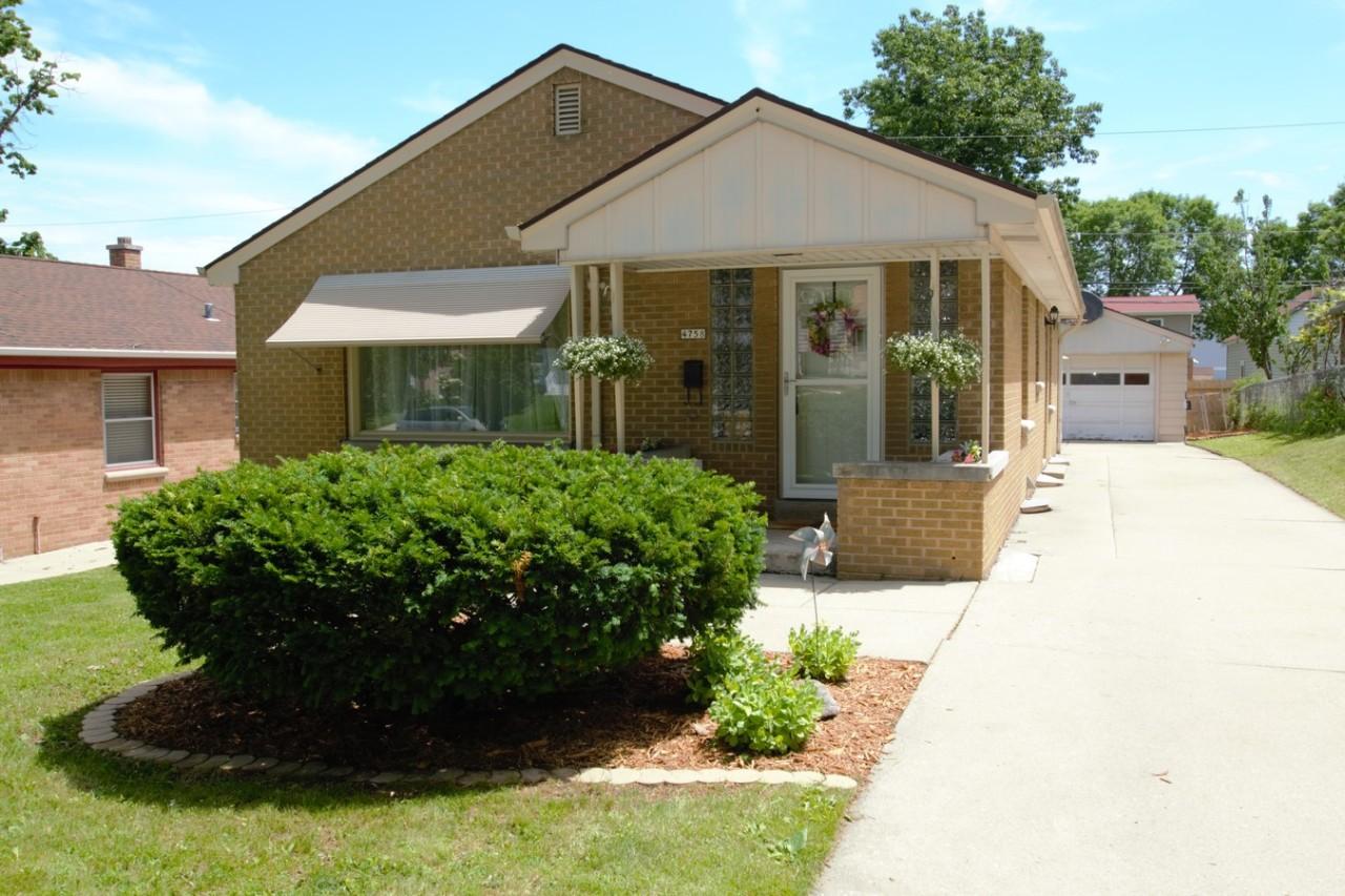 4758 S 7th St, Milwaukee, WI 53221