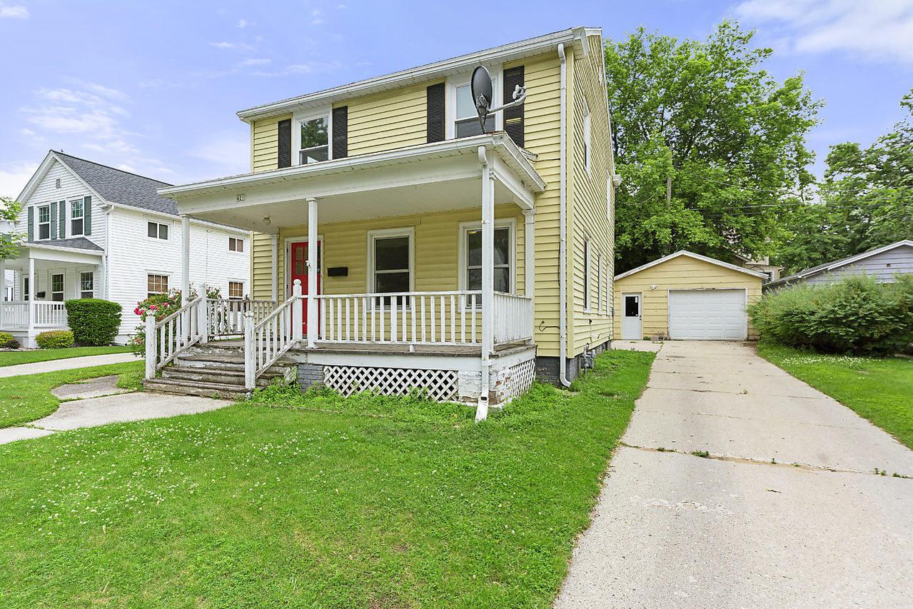 421 Riverview Dr., Manitowoc, WI 54220