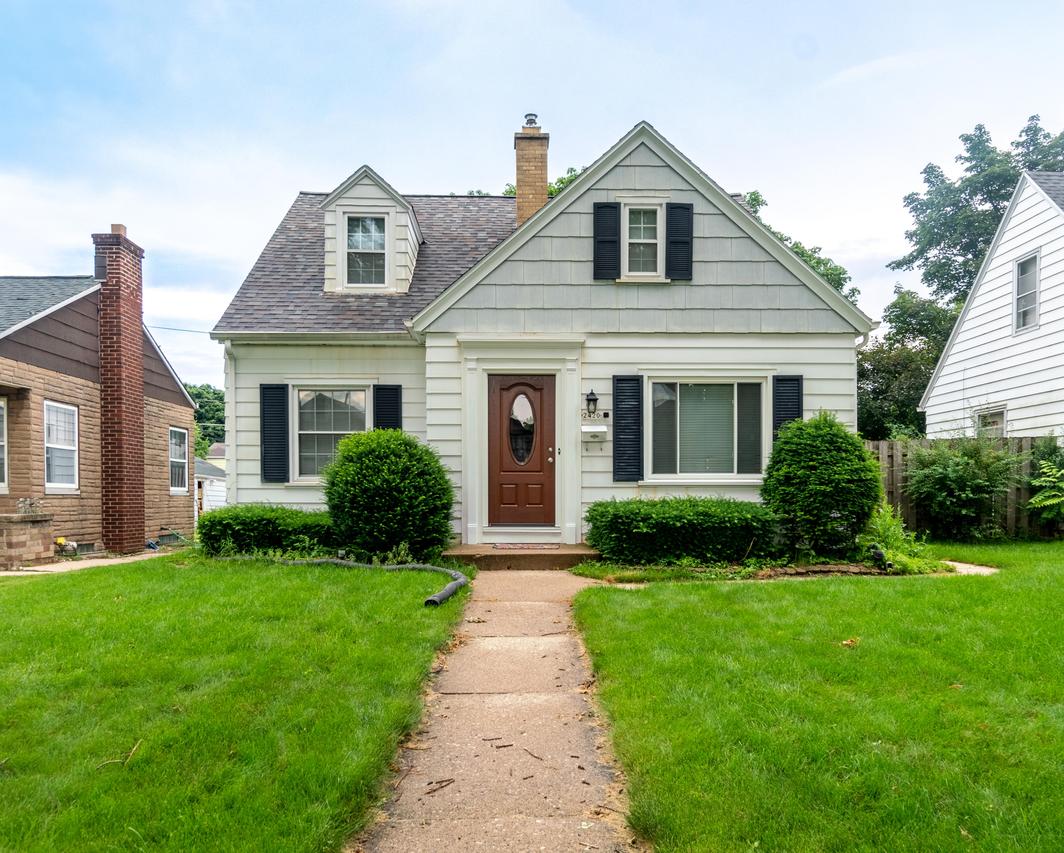 2420 S 62nd St, West Allis, WI 53219