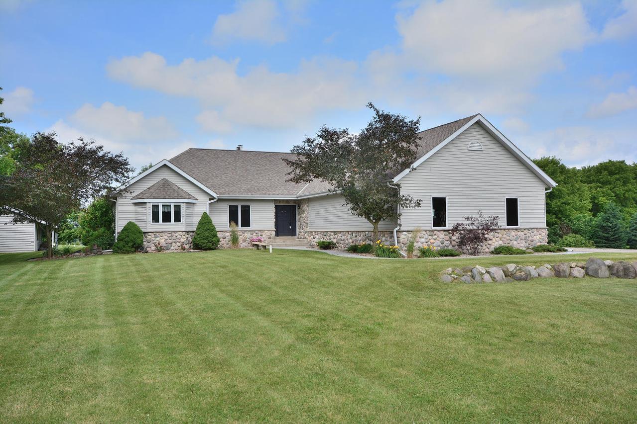 W250N8849 Hillside Rd, Lisbon, WI 53089