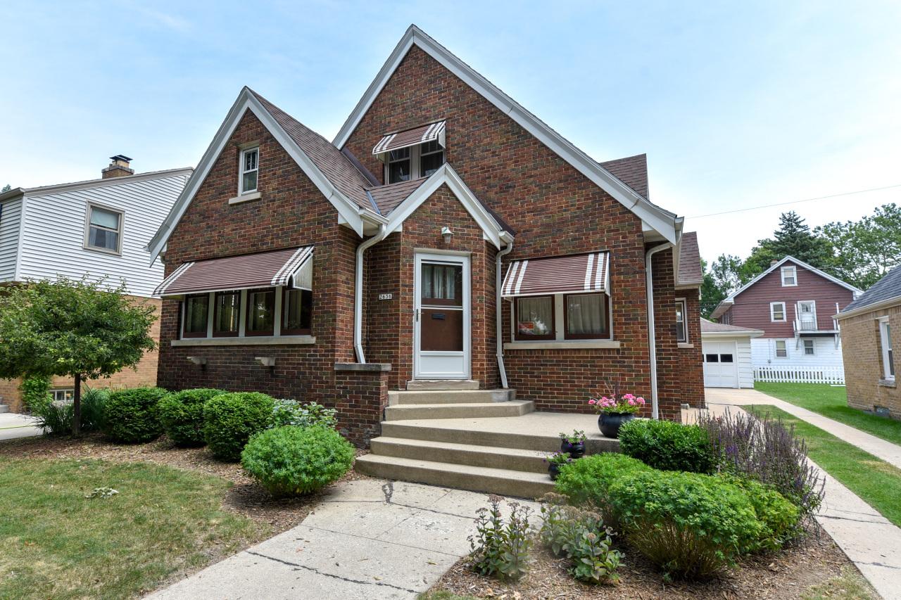 2636 N Lefeber Ave, Wauwatosa, WI 53213