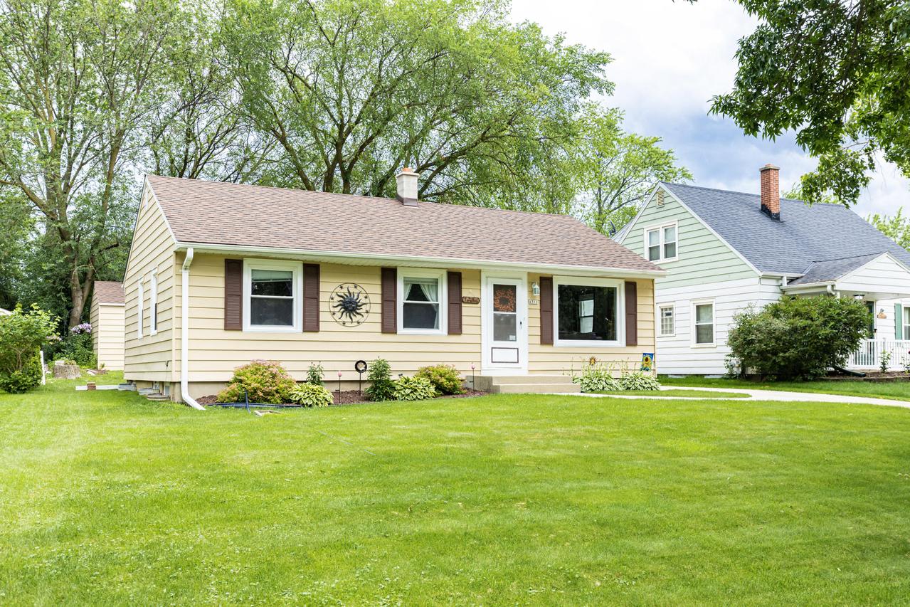 4312 Glenway St, Wauwatosa, WI 53222