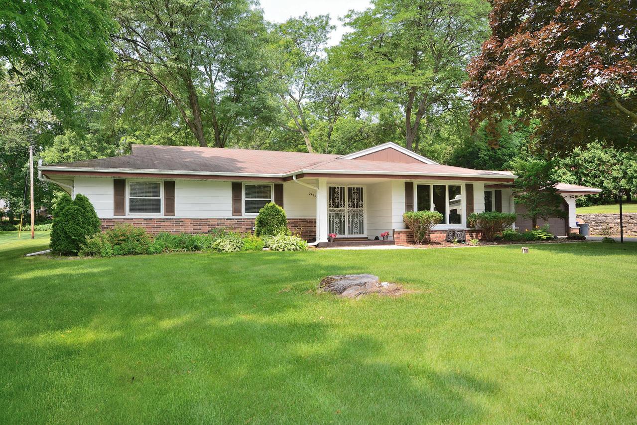 2445 Rockway Ln, Brookfield, WI 53005