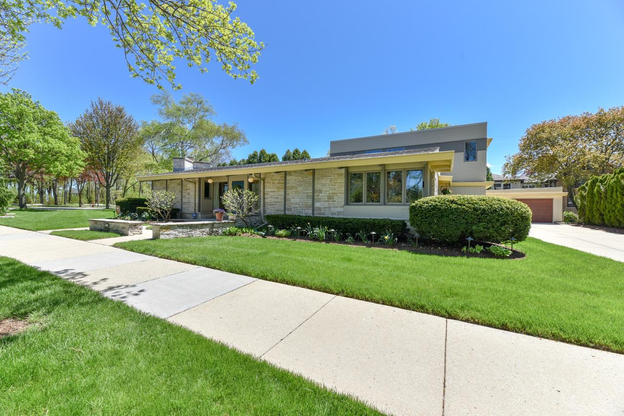2415 E Kensington Blvd, Shorewood, WI 53211