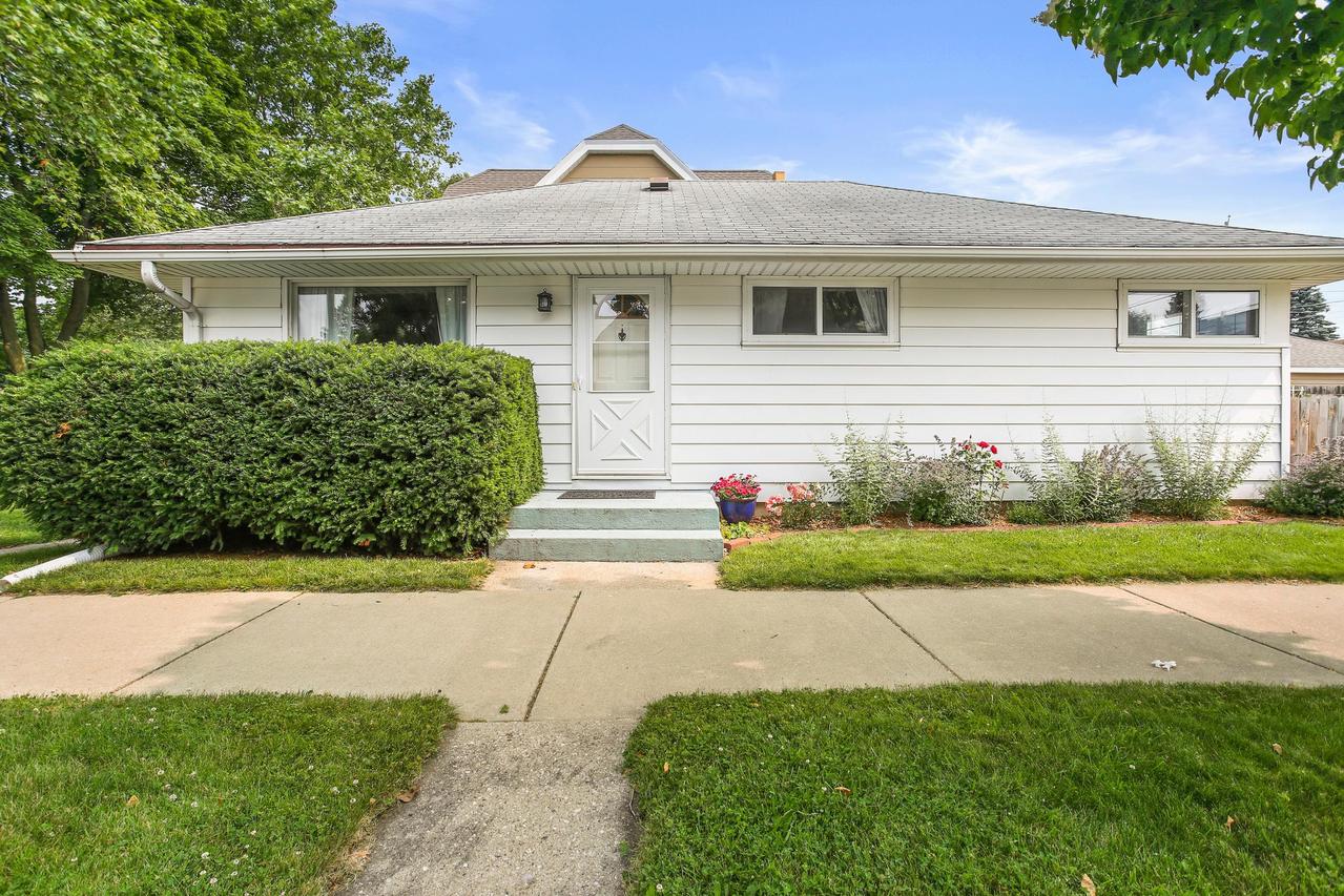 3734 S Brust Ave, Milwaukee, WI 53207