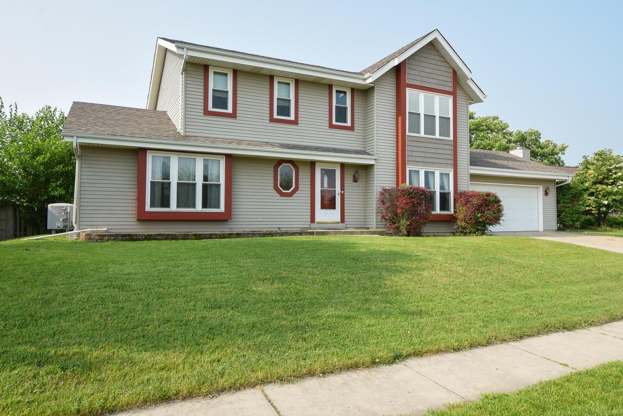 5729 80th St, Kenosha, WI 53142