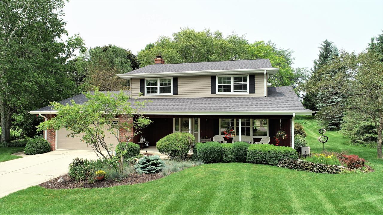 8508 W Hillview Dr., Mequon, WI 53097