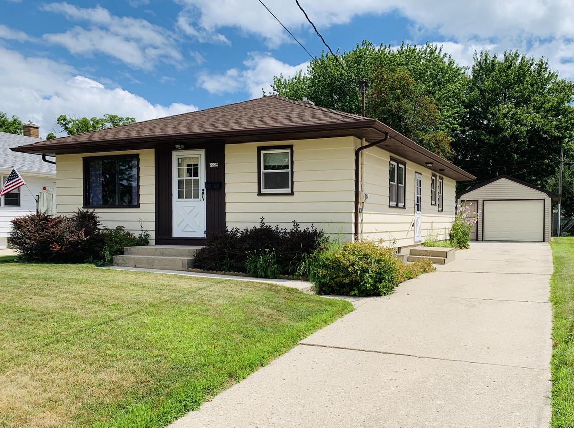 2229 South 11th St., Manitowoc, WI 54220