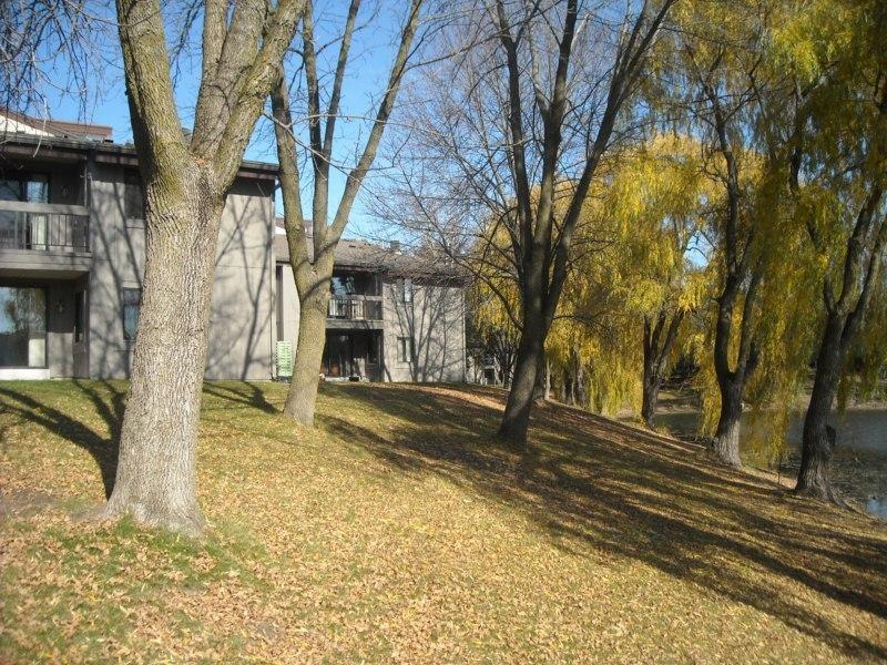 1061 Regent Rd #618, Oconomowoc, WI 53066