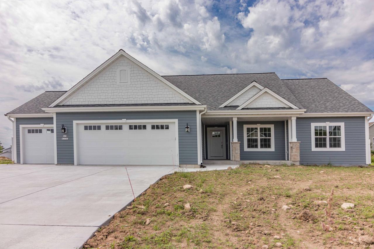 N65W23585 Hillview Rd, Sussex, WI 53089