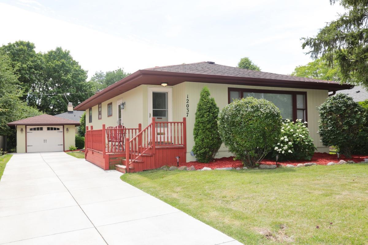 12037 W Rainbow Ave, West Allis, WI 53214