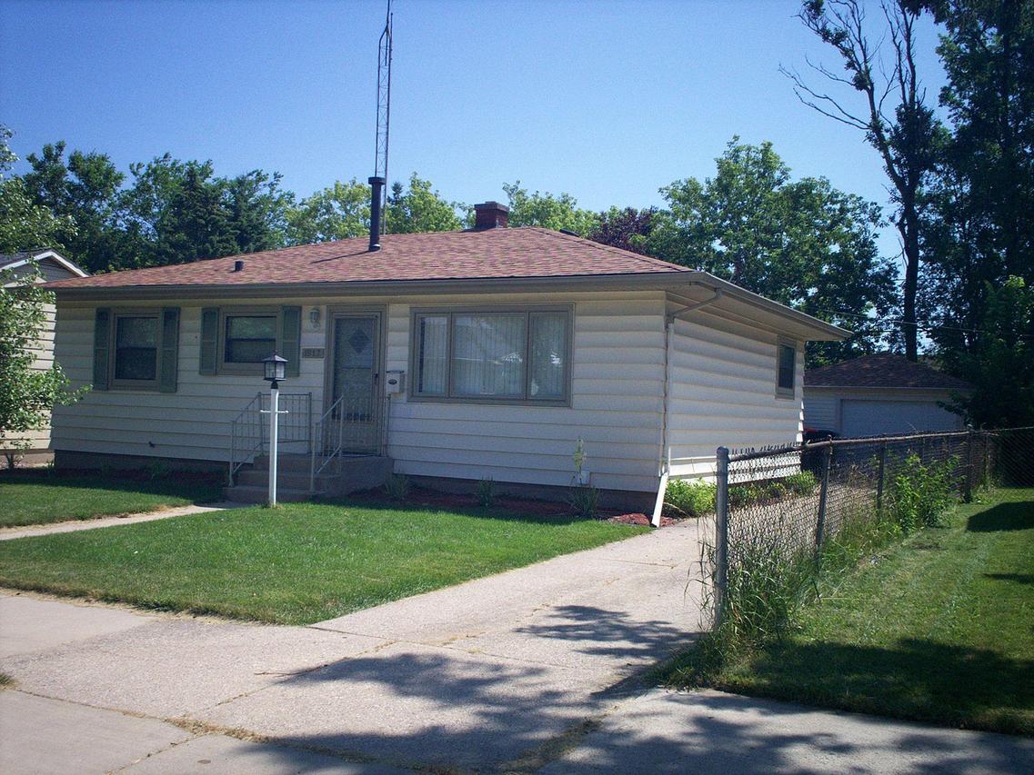 1917 Shoop St, Racine, WI 53404