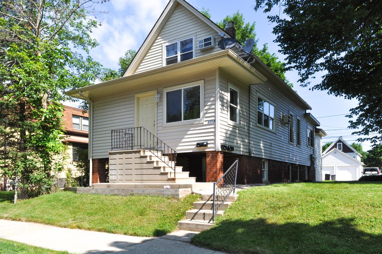 3718 E Munkwitz Ave, Cudahy, WI 53110