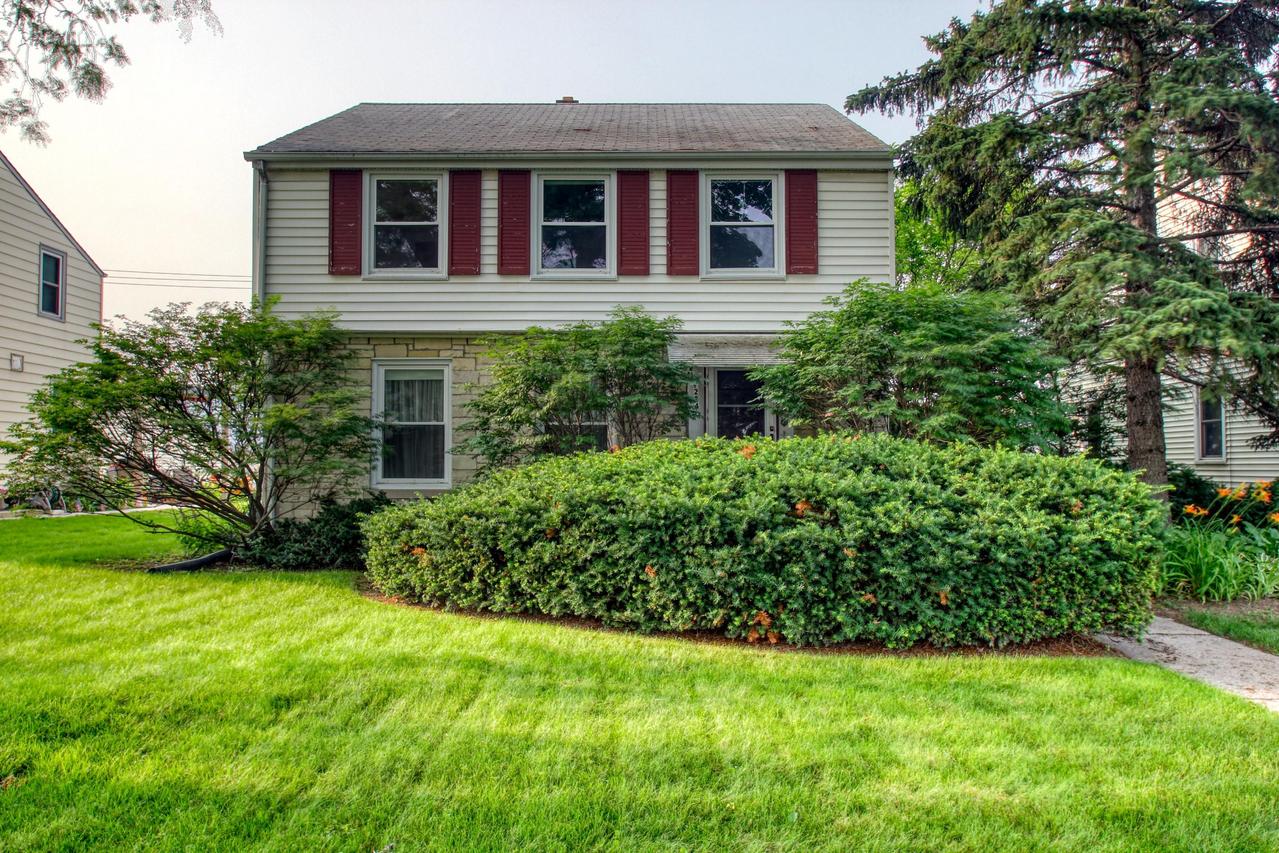 7224 W Bluemound Rd, Wauwatosa, WI 53213
