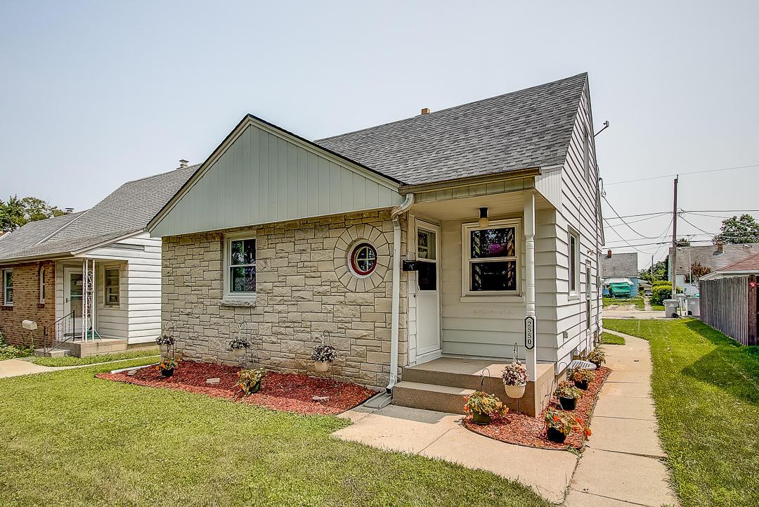 2550 S 71st St, Milwaukee, WI 53219