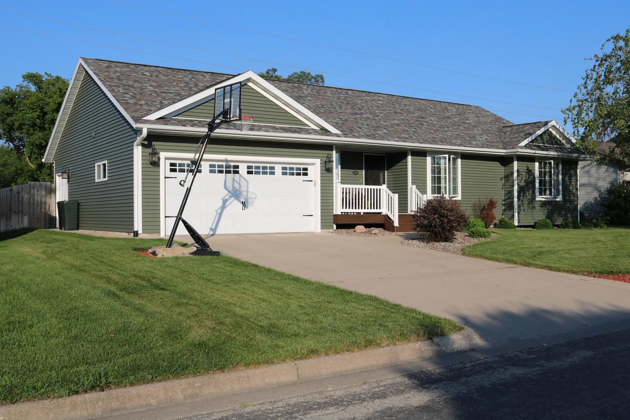2723 Pleasant Dr, Holmen, WI 54636