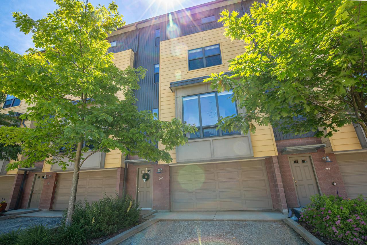 307 Mill Reserve Dr., Waukesha, WI 53188