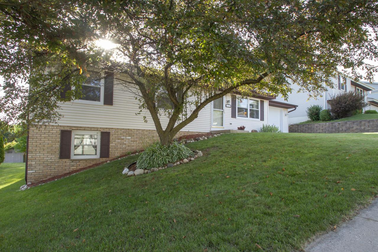 900 Squire Ln., West Bend, WI 53090