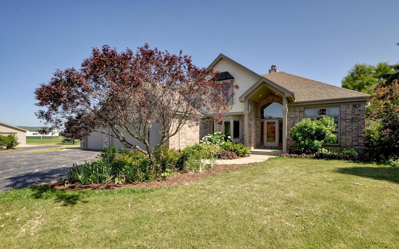 9625 7 Mile Rd, Caledonia, WI 53108