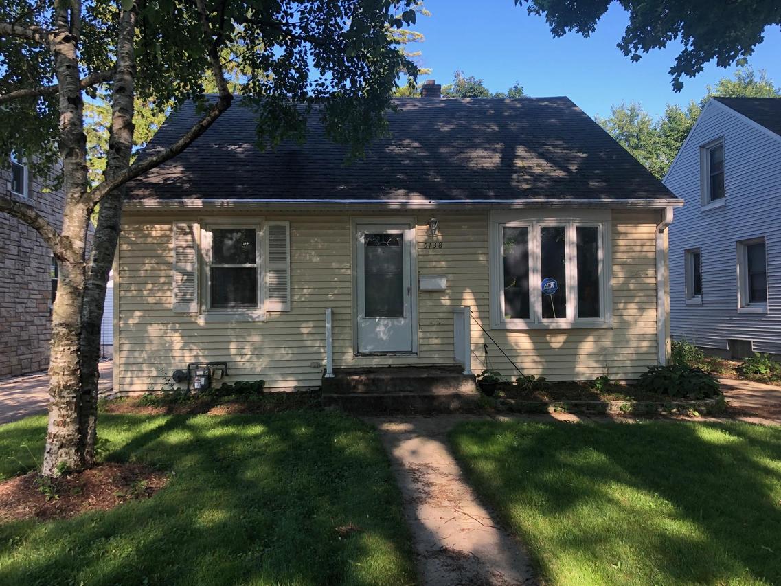 5138 N Bay Ridge, Whitefish Bay, WI 53217