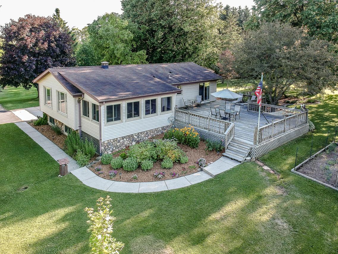 7579 Bavarian Ln, Barton, WI 53090