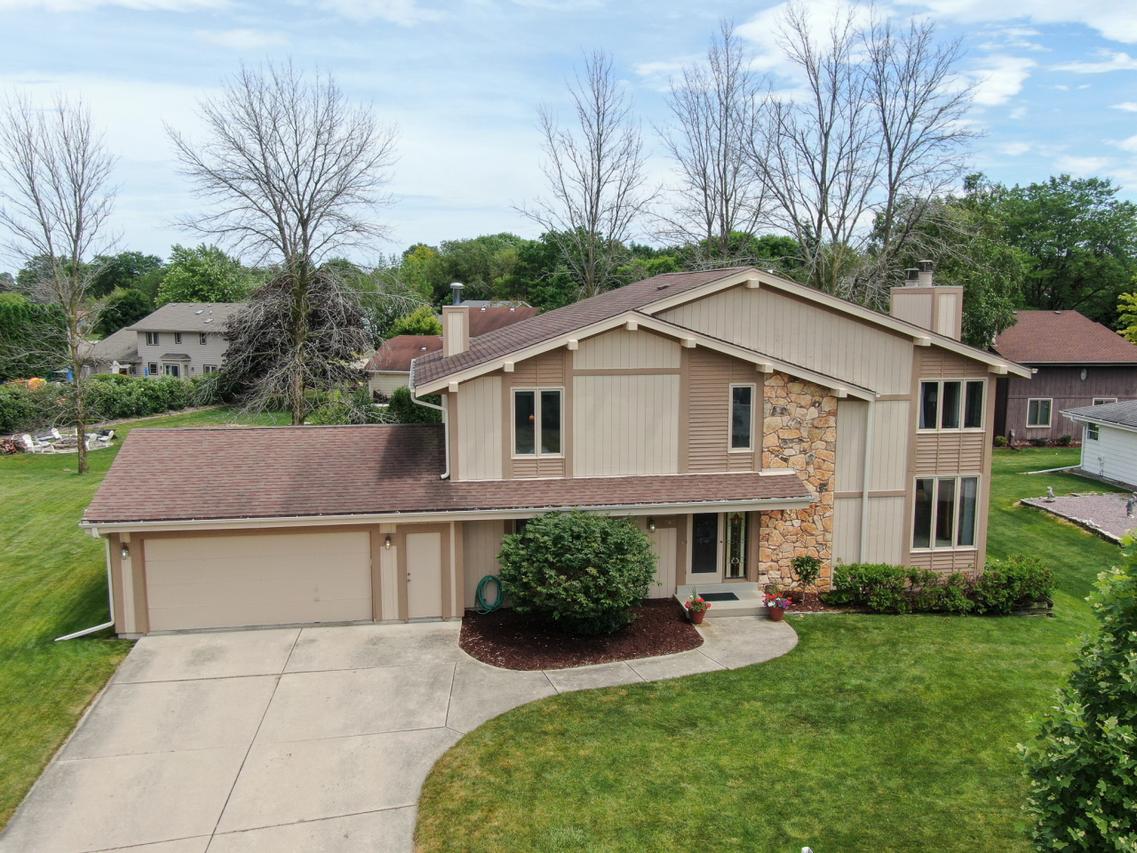 7562 S Nottingham Way, Franklin, WI 53132