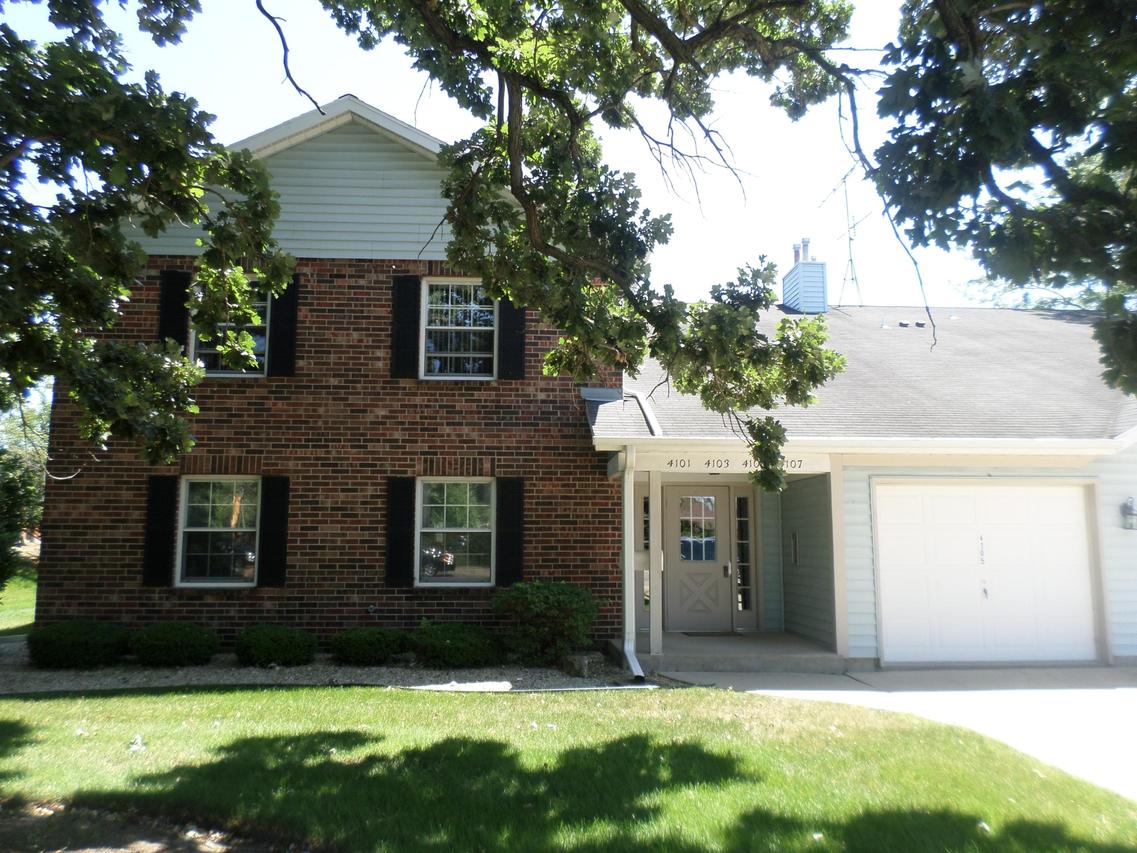 4105 80th St, Kenosha, WI 53142