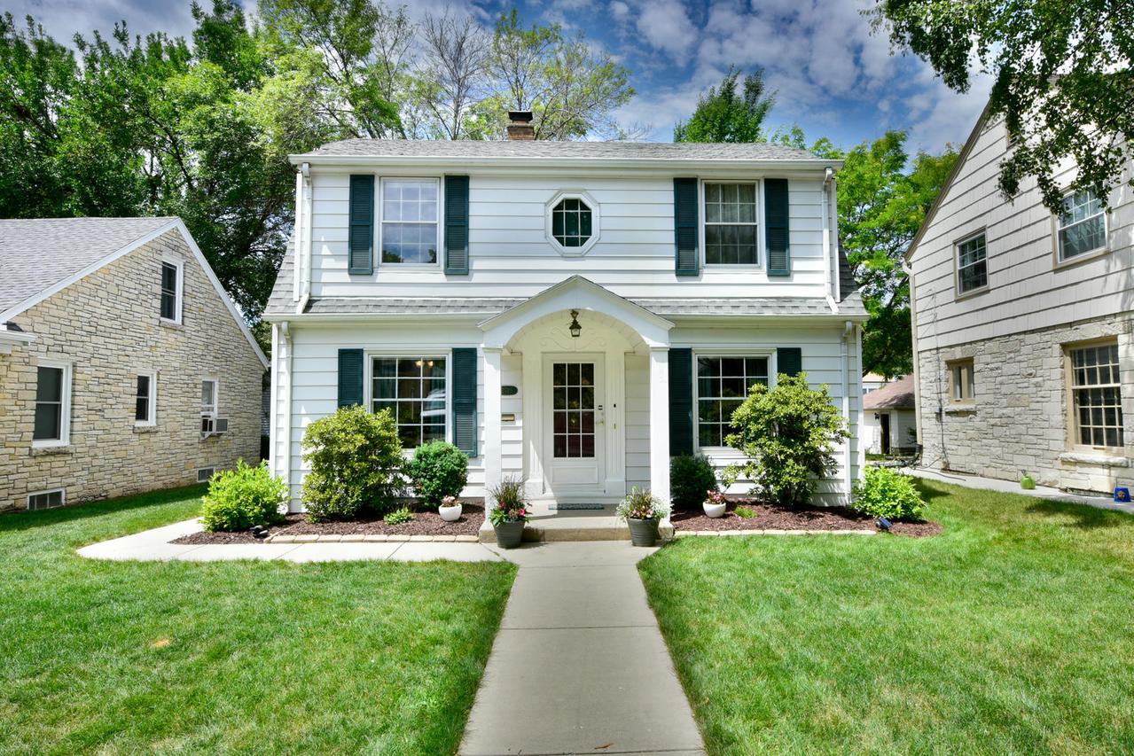 2745 N Lefeber Ave, Wauwatosa, WI 53210